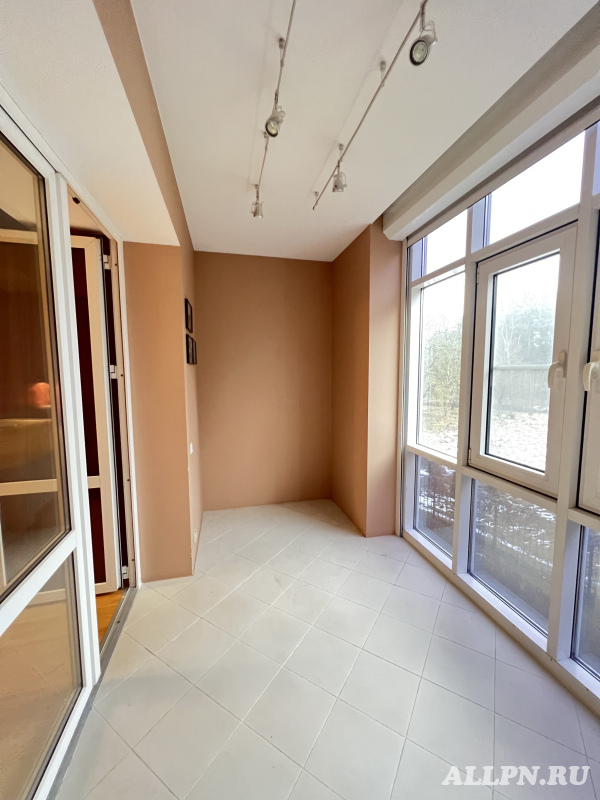 Продам 3к.кв. 110 кв.м.  в Петергофе - Жилая недвижимость, Продажа квартир Санкт-Петербург