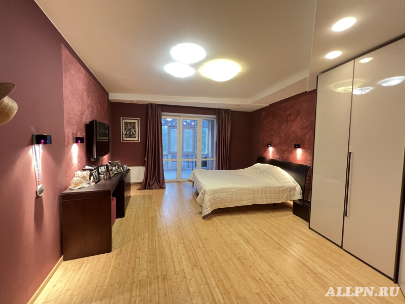 Продам 3к.кв. 110 кв.м.  в Петергофе - Жилая недвижимость, Продажа квартир Санкт-Петербург
