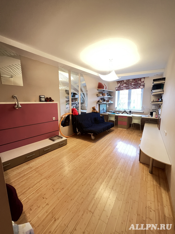 Продам 3к.кв. 110 кв.м.  в Петергофе - Жилая недвижимость, Продажа квартир Санкт-Петербург