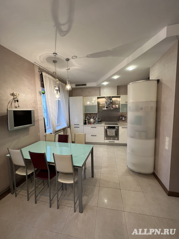 Продам 3к.кв. 110 кв.м.  в Петергофе - Жилая недвижимость, Продажа квартир Санкт-Петербург