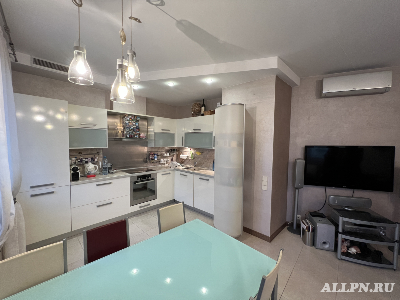 Продам 3к.кв. 110 кв.м.  в Петергофе - Жилая недвижимость, Продажа квартир Санкт-Петербург